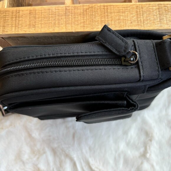 Amanda Smith Black Travel Wallet/Organizer Crossbody Bag/Purse - Picture 12 of 16